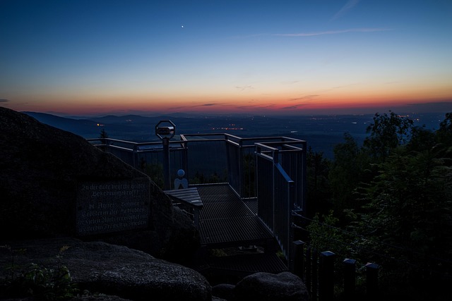 নাকার ঘোরোনো — নাকার ঘোরোনো